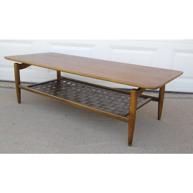 Vintage mid century modern Lane coffee table model 966-01 from their "Award" line. The table measures approximately 51-3/4...