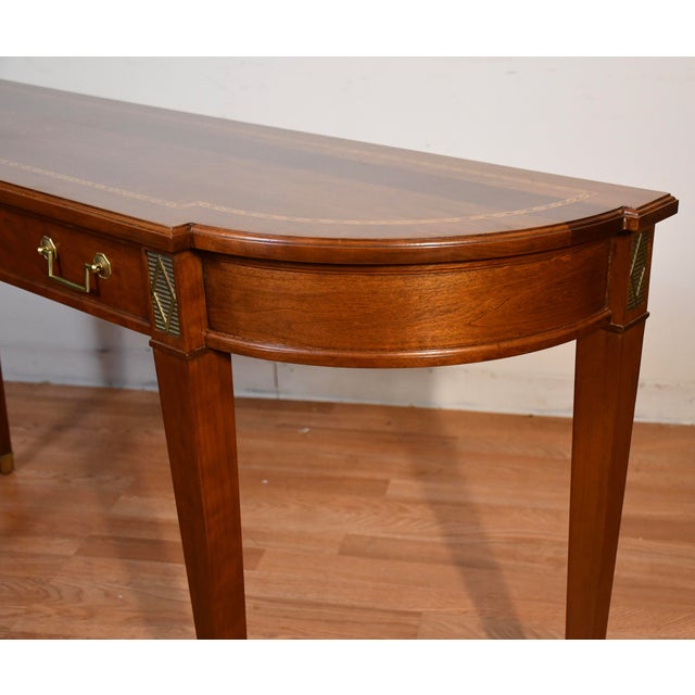 1970s Stickley English Traditional Cherry Satinwood Inlay Console Table Accent Table For Sale - Image 11 of 18