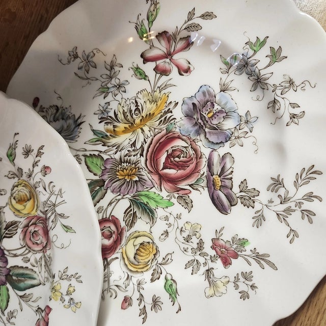 1990s Vintage Mid-Century Modern Johnson Bros Sheraton 10" Floral Dinner Plates -Set of 4 For Sale - Image 5 of 6