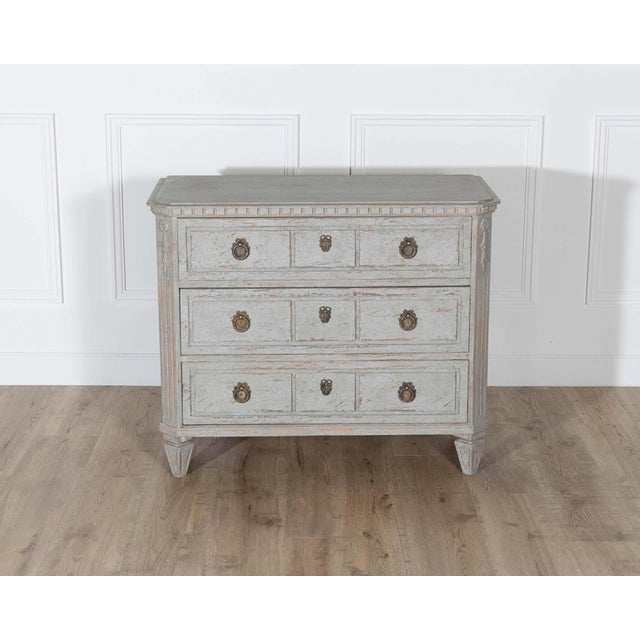 Gustavian (Swedish) Pair of 19th Century Swedish Gustavian Painted Chests of Drawers For Sale - Image 3 of 16