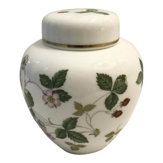 Late 20th Century English Wedgwood Wild Strawberry Ginger Jar For Sale