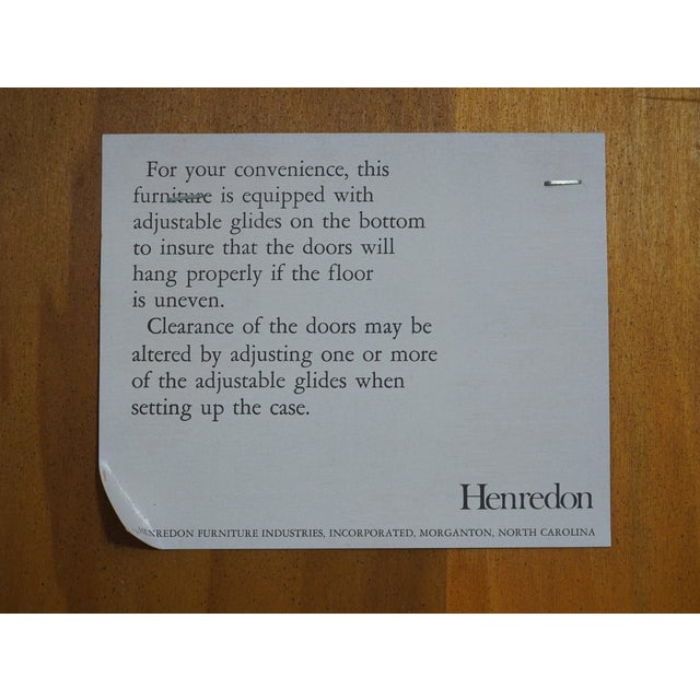 1990s Henredon Chippendale Style 2 Door Mahogany Curio Cabinet For Sale - Image 15 of 15