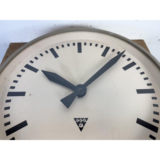 Large Brown Industrial Factory Wall Clock from Pragotron, 1960s For Sale - Image 12 of 17