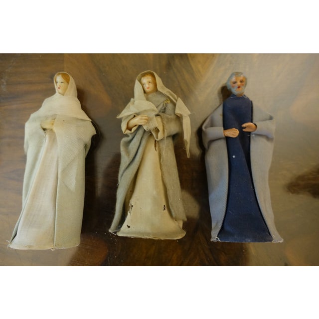 Set of 14 Wax and Fabric Nativity Figurines, 1800s, Textile For Sale - Image 8 of 8