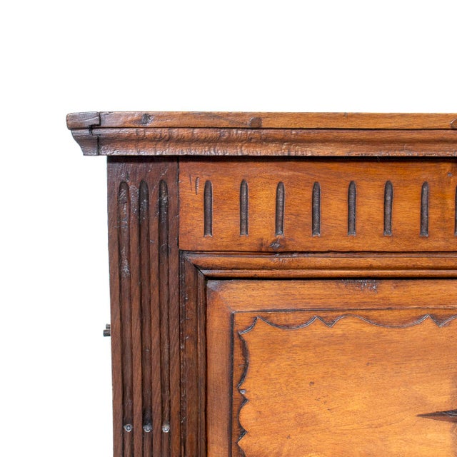 French 18th Century French Louis XVI Period Carved Walnut Coffer With Marquetry For Sale - Image 3 of 18