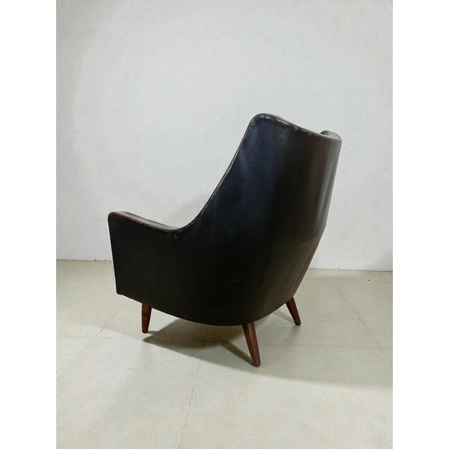 Ib Kofod-Larsen Black Leather Lounge Chairs attributed to Ib Kofod-Larsen, Denmark, 1960s, Set of 2 For Sale - Image 4 of 17