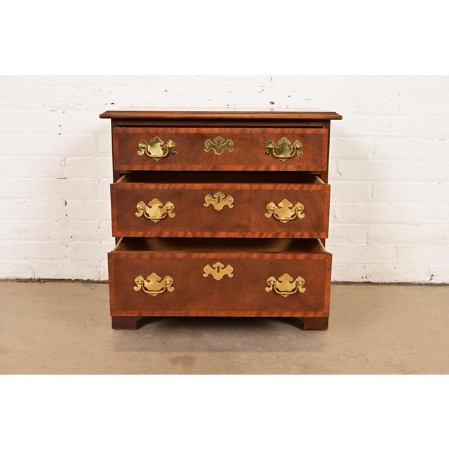 1980s 1980s Baker Furniture Georgian Banded Mahogany Bedside Chest For Sale - Image 5 of 12