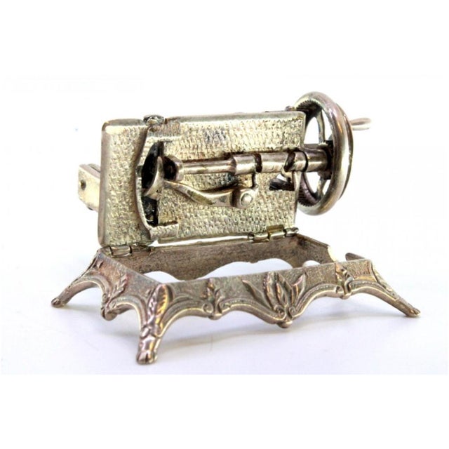 Miniature Sewing Machine in Silver with Reliefs and Applications For Sale - Image 6 of 8