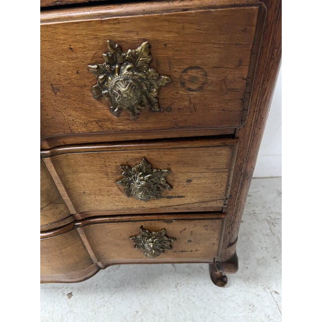 Wood Louis XV Commode with Three Drawers in Walnut, 1700s For Sale - Image 7 of 16
