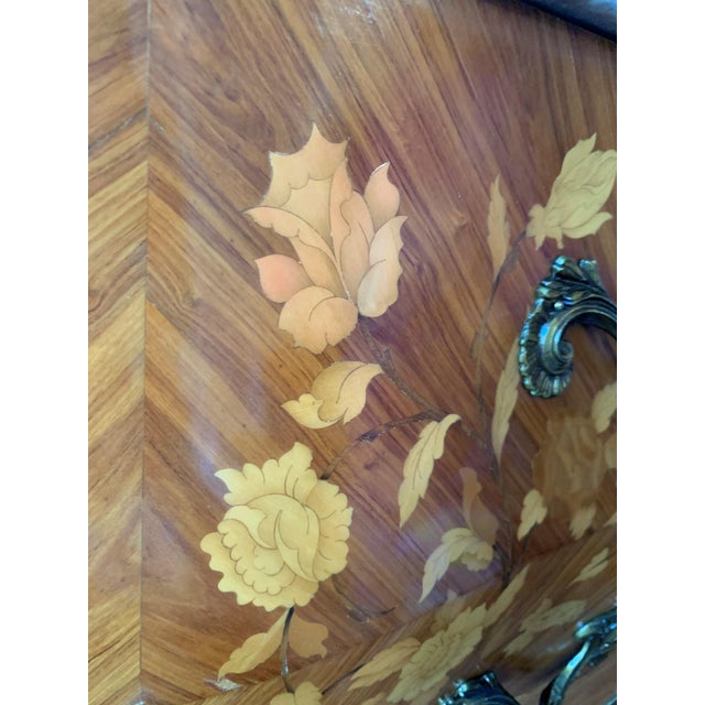 French Louis XV Style Kingwood & Marquetry Ormolu Mounted Bombe Commode For Sale - Image 9 of 12