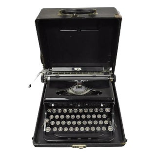 Early 20th Century Royal Model O Touch Control Glossy Black Portable Manual Typewriter in Case For Sale