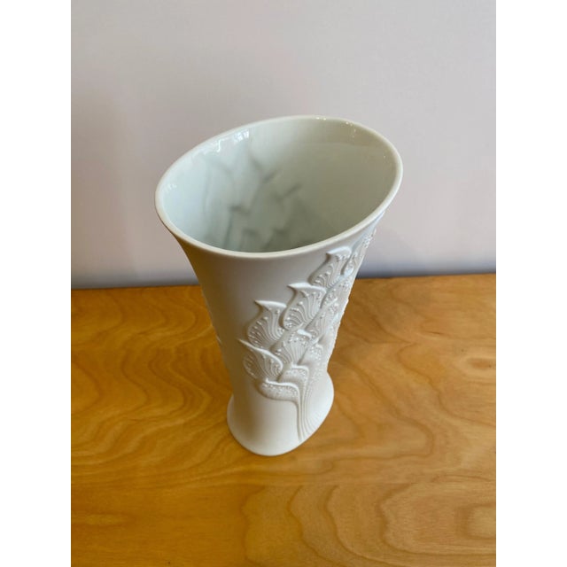 1960s Kaiser West German Porcelain Vase For Sale - Image 5 of 7