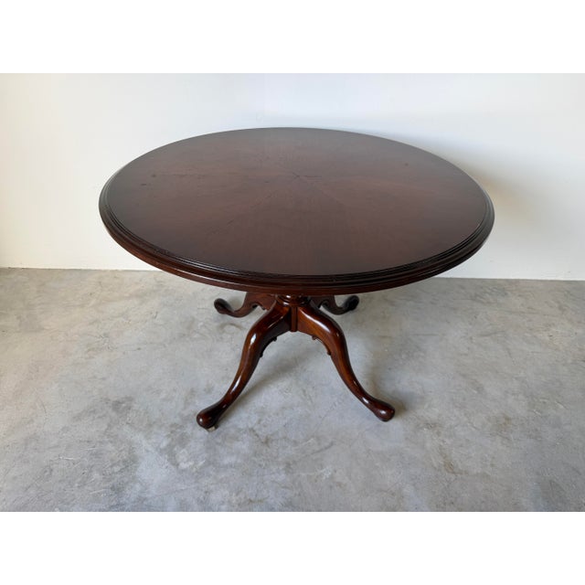 Vintage Queen Anne Style Mahogany Round Pedestal Occasional / Dining Table For Sale - Image 9 of 18