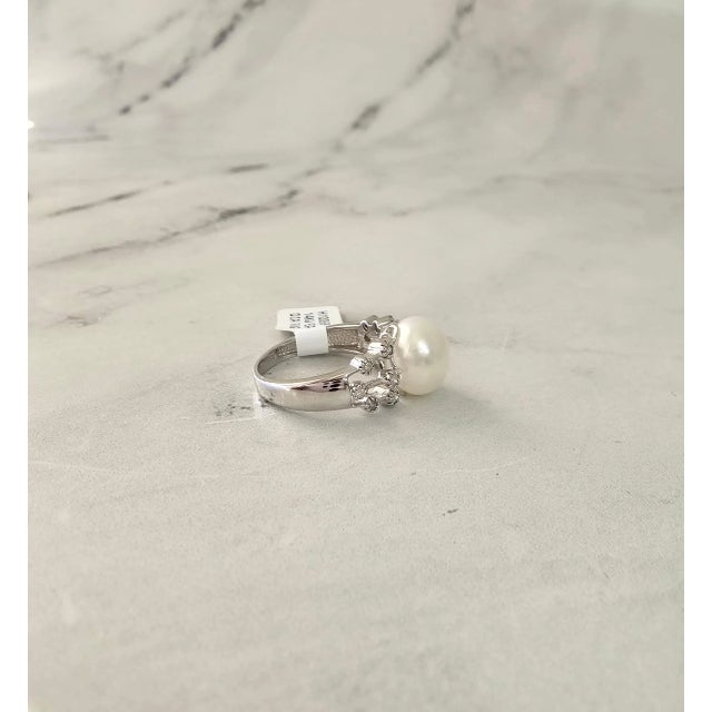 Freshwater White Pearl Diamond Ring .19cttw 14k White Gold, Size 9 For Sale - Image 4 of 4