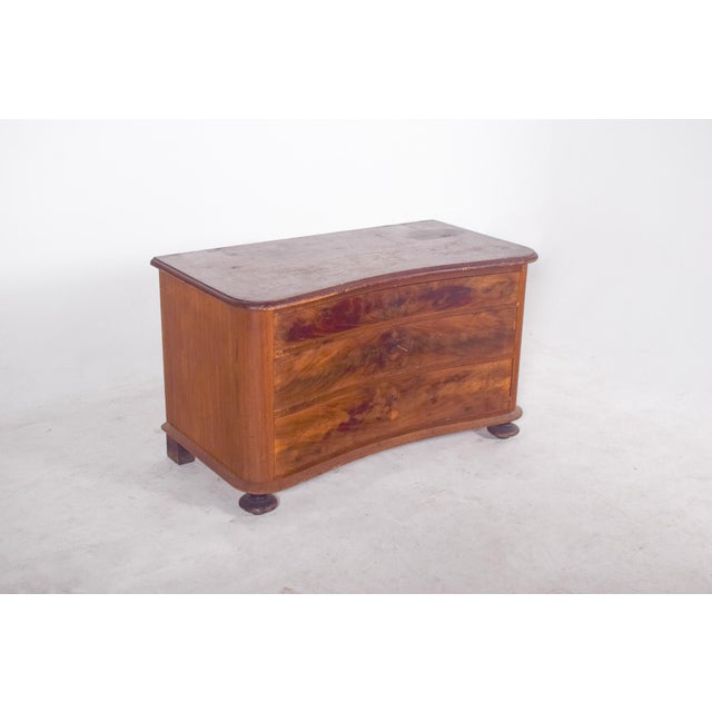 Brown English Serpentine Chest of Drawers in Wood, 1920s For Sale - Image 8 of 8