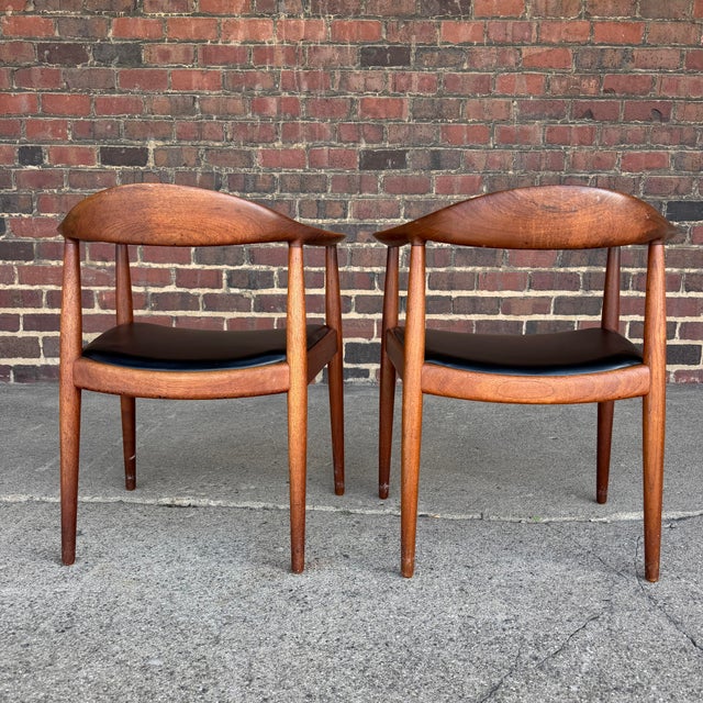 Mid-Century Modern Hans J. Wegner Pair of Armchairs 'The Chair' for Johannes Hansen For Sale - Image 3 of 12