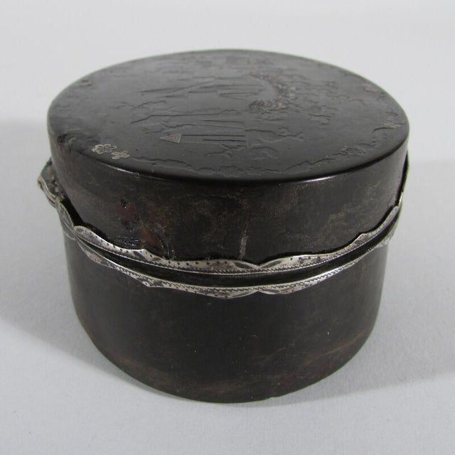 Traditional 18th Century Antique French Silver & Inlaid Faux Tortoiseshell Snuff Box For Sale - Image 3 of 9