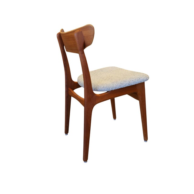 Very elegant Danish dining chairs designed by Schiønning & Elgaard and manufactured by Randers Møbelfabrik in Denmark....