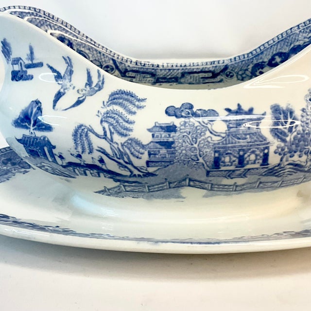 Antique English Ridgway Porcelain Blue Willow Gravy Boat With Attached Underplate. For Sale - Image 6 of 9