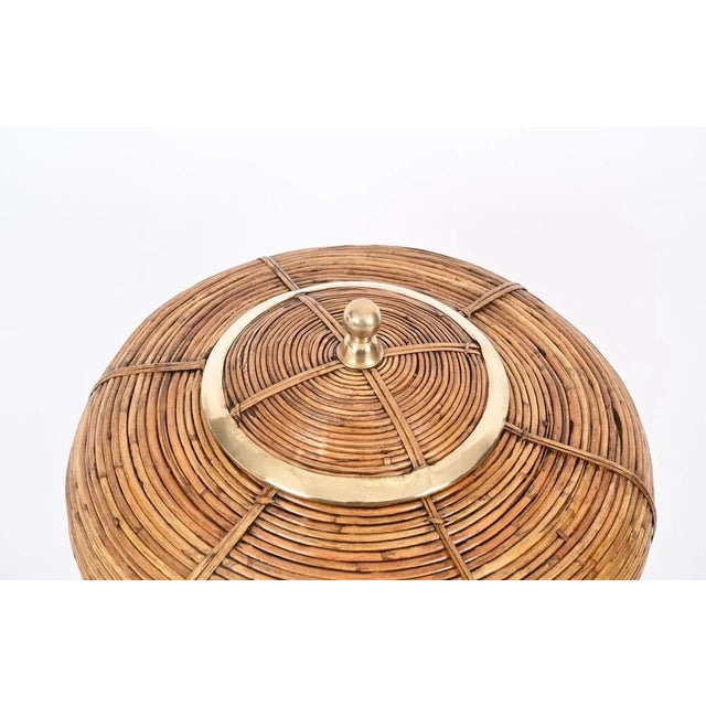 1970s Large French Riviera Basket in Rattan & Brass, Italy, 1970s For Sale - Image 5 of 12