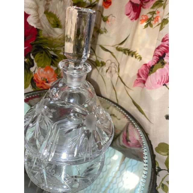 1930s A Vintage Cut Crystal Perfume Decanter With a Faceted Stopper. For Sale - Image 5 of 12