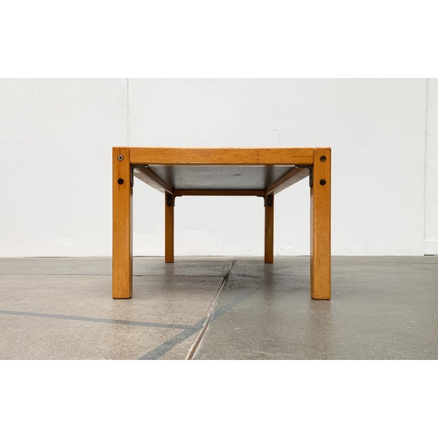 Simple coffee table from the Profilsystem collection from Flötotto. A very simple and functional design that is broken up...