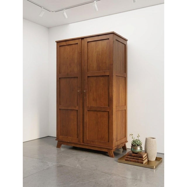 Mid-Century Modern French Wardrobe in Oak by René Gabriel, 1945, in Very Good conditions. Designed 1920 to 1949 This piece...