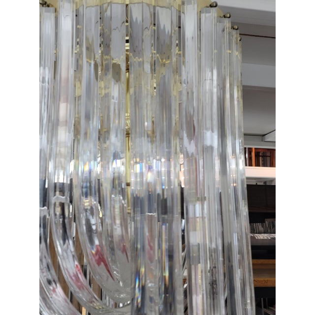 1960s Mid-Century Modern Lucite Loop Chandelier For Sale - Image 4 of 10