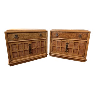Vintage Pair of Mid-Century MCM Thomasville Burl Wood and Cane Front Nightstands. For Sale