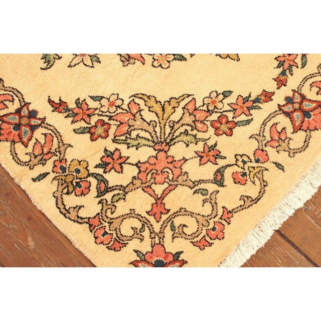 Middle Eastern Rug in Wool For Sale - Image 8 of 11