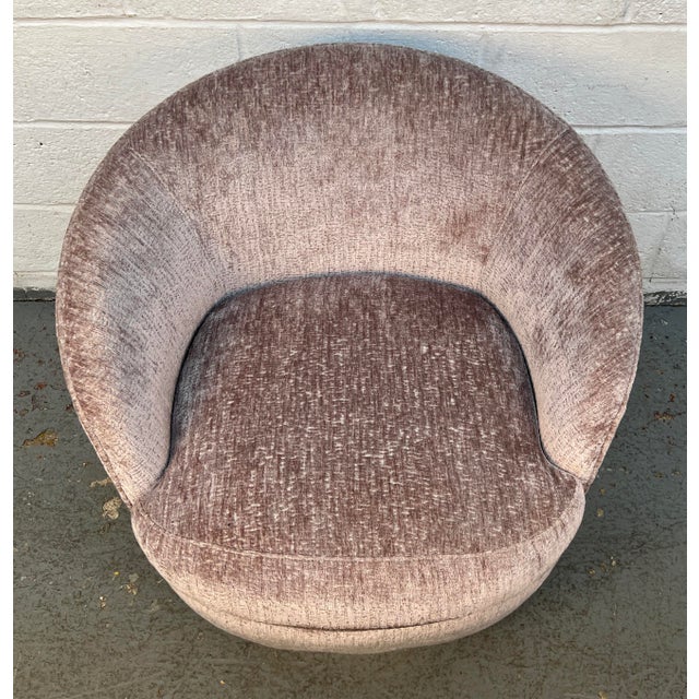 Vintage Modern Barrel Swivel Accent Chair in Blush Textured Velvet For Sale In New York - Image 6 of 12