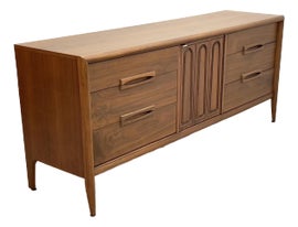Example of Bassett Furniture Dressers and Chests of Drawers