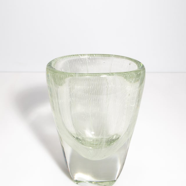 Hand Blown Murano Vase With Micro Threads in Clear For Sale In Los Angeles - Image 6 of 9