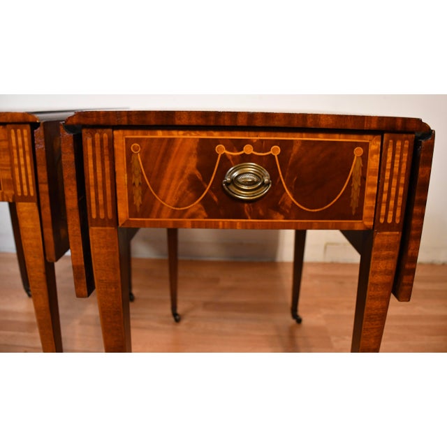 1930s English Hepplewhite Mahogany Satin Wood Inlay Leather Top Drop-Leaf Pembroke Side Tables For Sale - Image 4 of 18