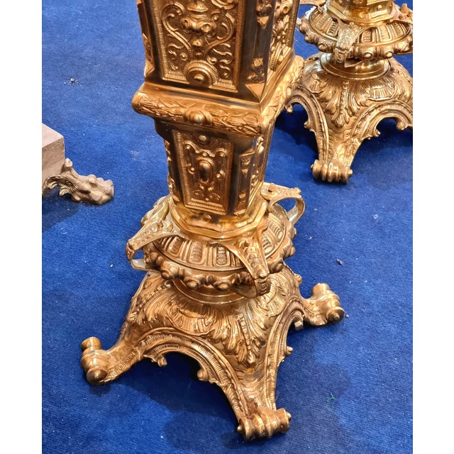 French Ornate French-Style Pedestal Stand Set of 2 – Heavy Gold Leaf Finish With Sculpted Decorative Details For Sale - Image 3 of 5