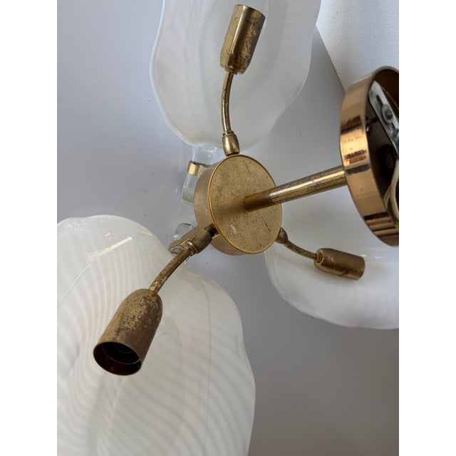 1970s 1970s Hollywood Regency Franco Luce Murano Calla Lily Glass & Brass Chandelier, Italy For Sale - Image 5 of 12