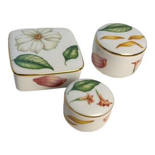 Set of 3 Tiffany & Co. Tiffany Flowers Limoges Porcelain Trinket Boxes, 1997 For Sale