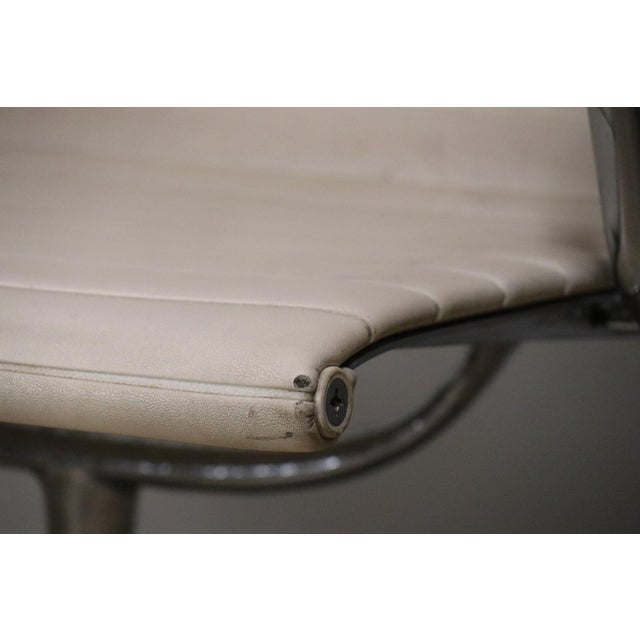 EA 108 Leather Armchair by Charles and Ray Eames for Herman Miller, 1960 For Sale - Image 14 of 18