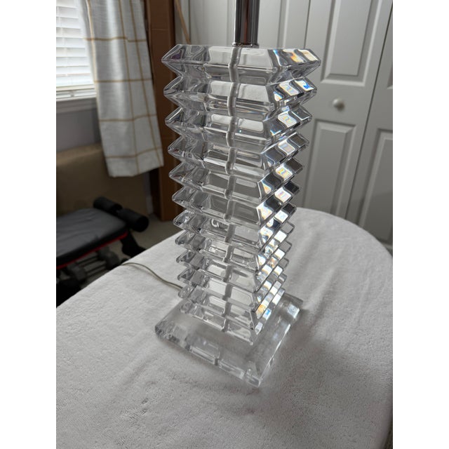 The Vintage square stacked lucite lamp is a stylish and heavy piece that embodies the Mid-Century Modern aesthetic. With a...