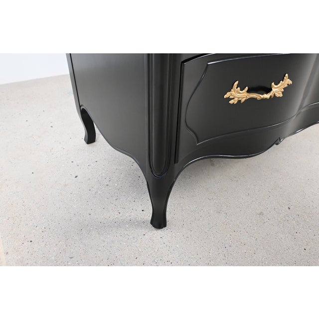 Black Lacquered French Provincial Chest of Drawers With Gilt Pulls by Tomlinson | Newly Refinished For Sale - Image 15 of 18