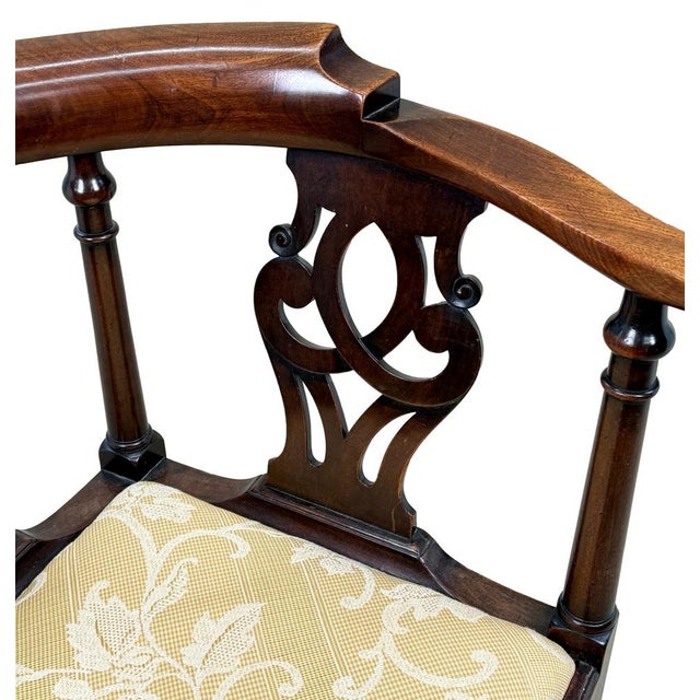 Antique Georgian Walnut Corner Armchair, 1750 For Sale - Image 11 of 17