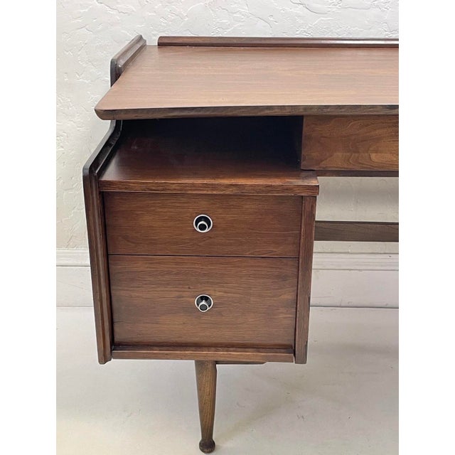1960s Mid Century Modern Mainline Hooker Walnut Double Pedestal Floating Top Desk For Sale In San Francisco - Image 6 of 12