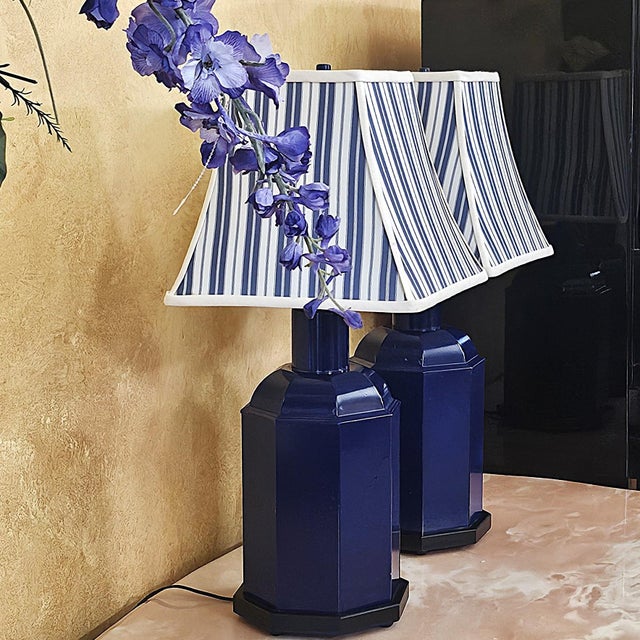 Pair of Vintage Cobalt Blue Tole Tea Caddy Table Lamps – Made in Usa For Sale In Washington DC - Image 6 of 18