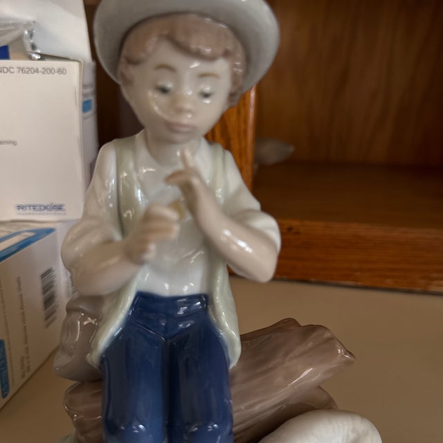 Traditional Nao by Lladro Porcelain Figurine Pastorcillo Flautista 1051 Vintage Spain 1987 For Sale - Image 3 of 8