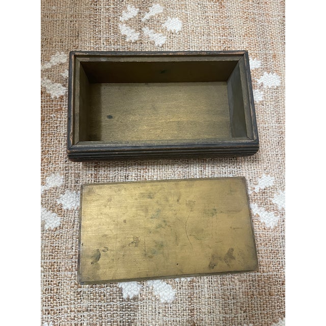 American Vintage Ribbed Wooden Keepsake Tabletop Jewelry Trinket Box For Sale - Image 3 of 7