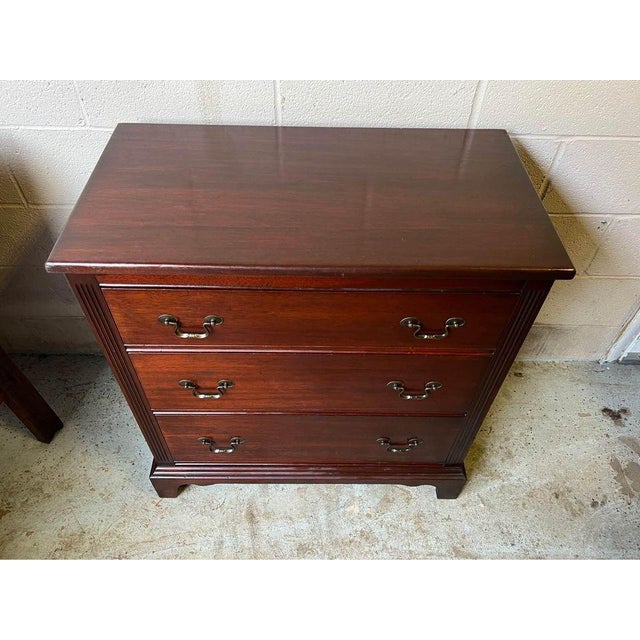 Early 20th Century Chippendale Style Mahogany Bachelor’s Chest of Drawers. For Sale - Image 10 of 11