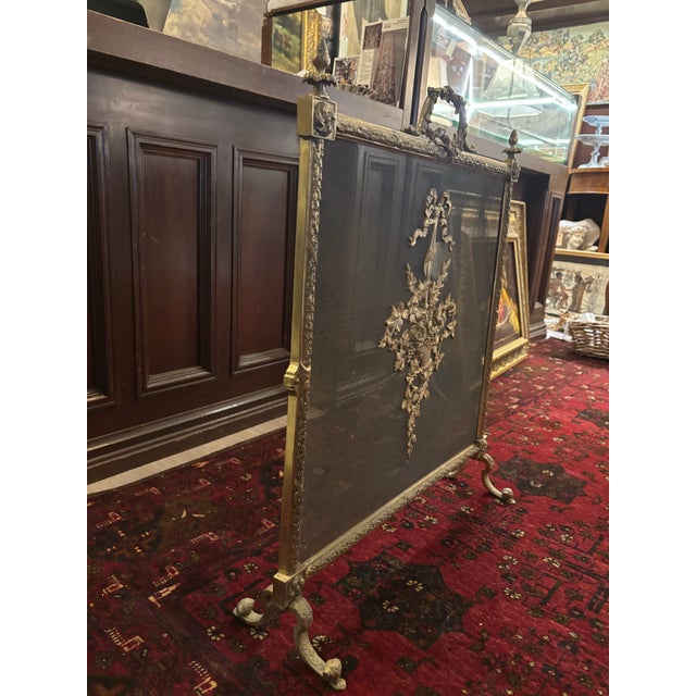 Brass Early 20th Century French Brass Fireplace Screen With Floral & Ribbon Motifs [Sp] For Sale - Image 8 of 9