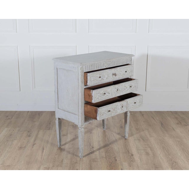 Early 20th Century French Chest of Drawers with Exceptional Craftsmanship For Sale - Image 9 of 12