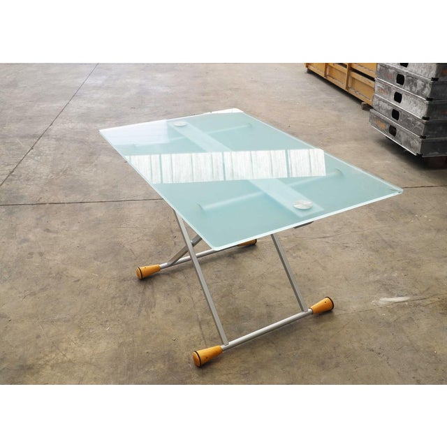 Extensible and adjustable tempered glass table, steel structure. It has 8 positions can be used as a dining table or as a...
