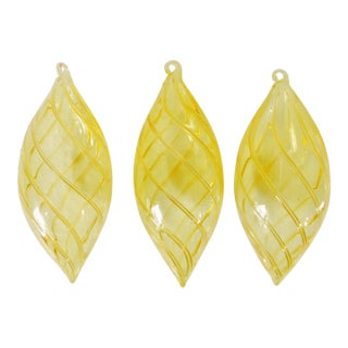 Set of 3 Hand Blown Gold Yellow Spiral Glass Teardrop Christmas Tree Ornaments For Sale